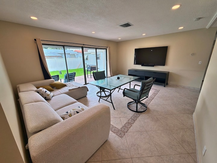3br Hallandale House | Private Yard | Free Parking - Hallandale Beach