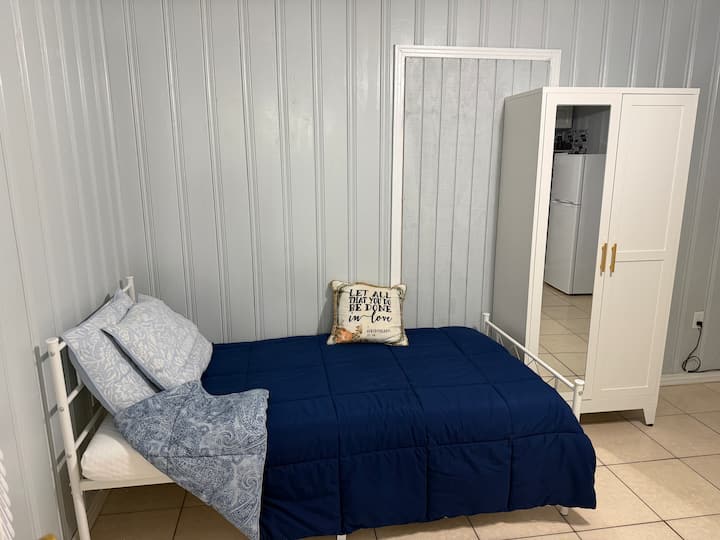 Cozy Studio Near Usf And Temple Terrace - Tampa, FL