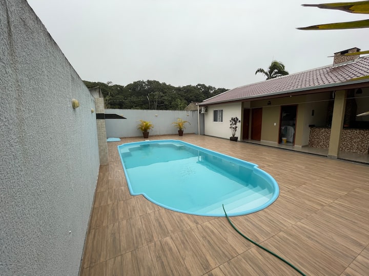 Casa Com Piscina Para 10 Pessoas - Guaratuba