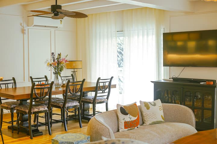 Dining area image 1