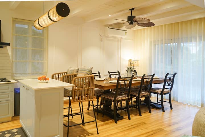 Dining area image 2