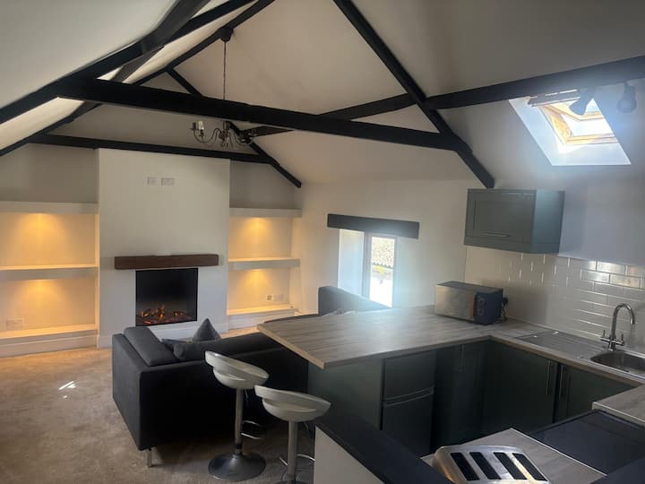 Modern One Bedroom Cottage - Chesterfield