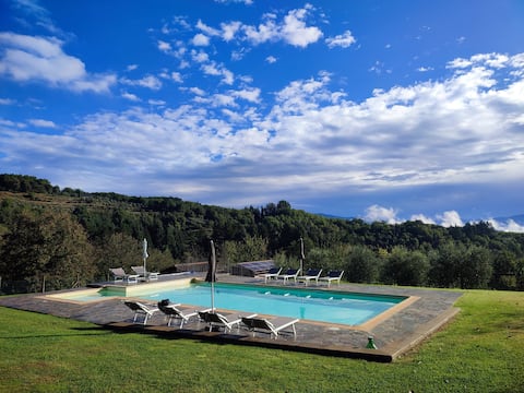 Country house with private pool (2 villas, 10 pax)