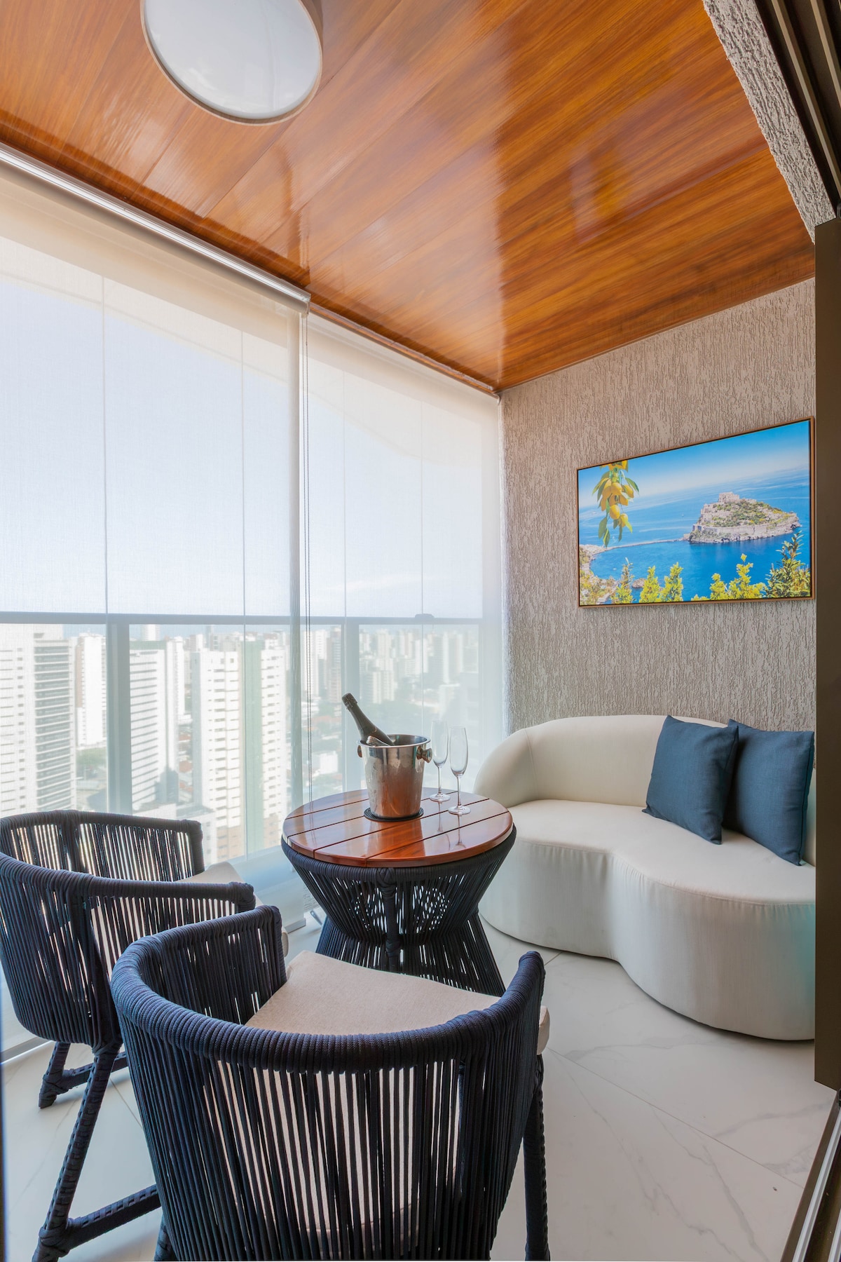 Foto do anúncio de Deluxe|Meireles|Grill Privativo| Rooftop Vista Mar em Praia de Iracema, Fortaleza