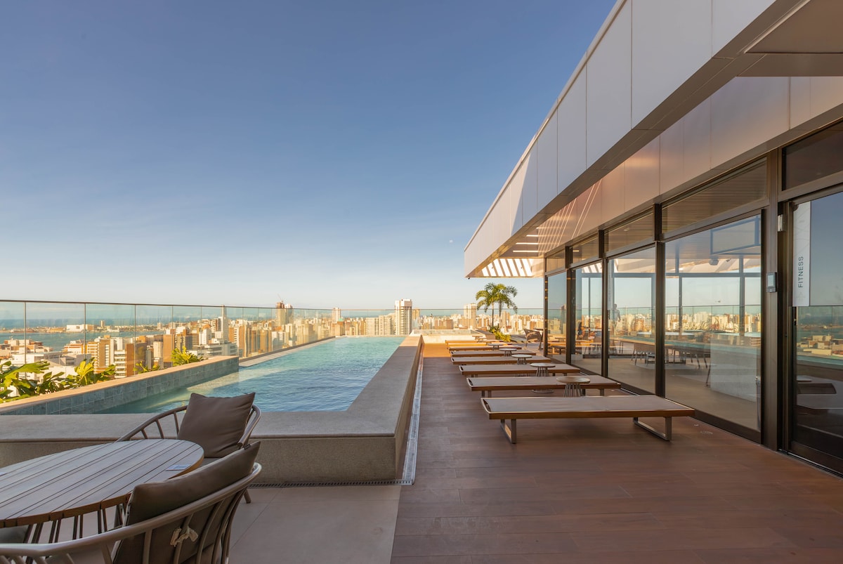 Foto do anúncio de Deluxe|Meireles|Grill Privativo| Rooftop Vista Mar em Praia de Iracema, Fortaleza