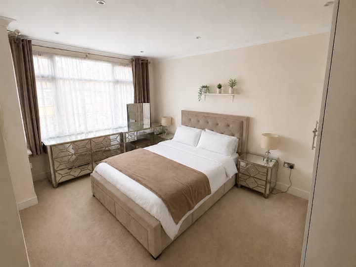 Spacious Family Home | 2 Min Walk To Train Station - Harrow