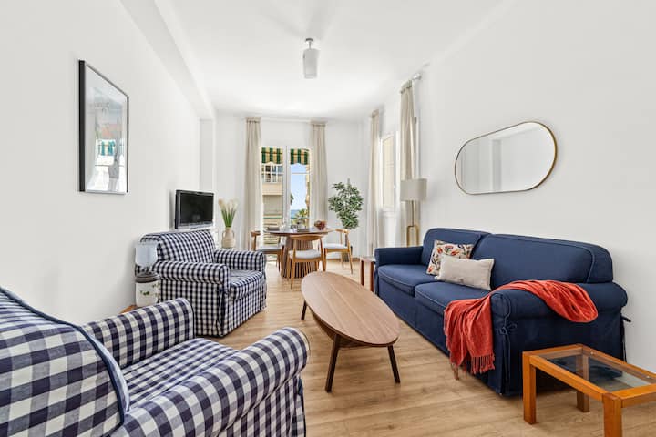 Sea Glimpse - 2 Bedrooms + Balcony + A/c - Nice