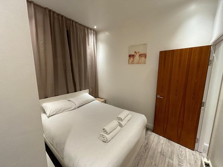 1 Bedroom Flat Near To Beach. Ground Level - Bourne