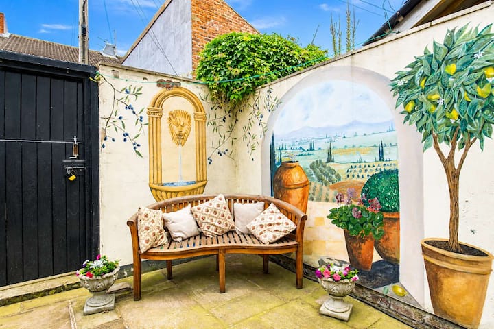 Characterful 5 Bedroom Home, Saltburn, Sleeps 10 - North Yorkshire