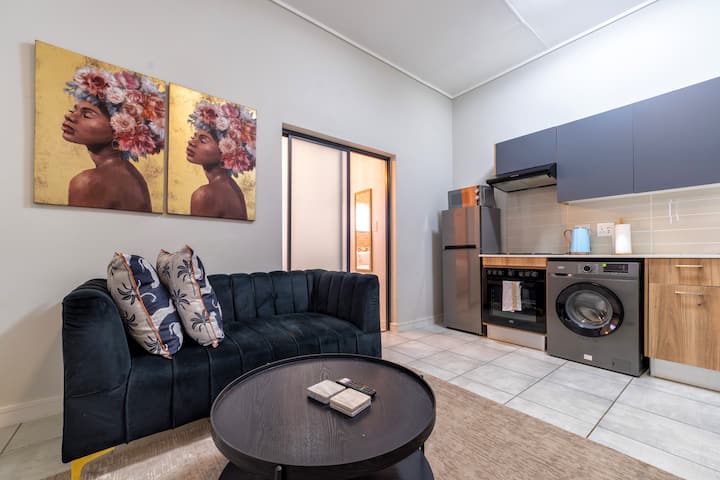 Modern 1 Bedroom Apartment | Pool | Linbro Park - Edenvale