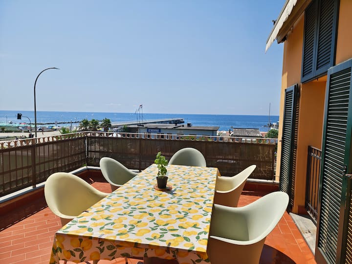 Attico Con Terrazza 30 Mq Vista Mare E Parcheggio - Marina di Massa