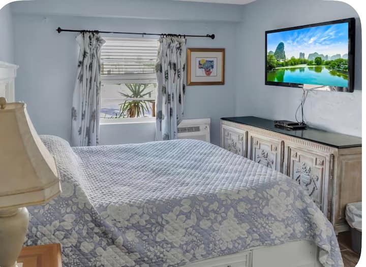 Hideaway Steps To Beach Sleeps 8 / Dog Friendly - Dunedin, FL