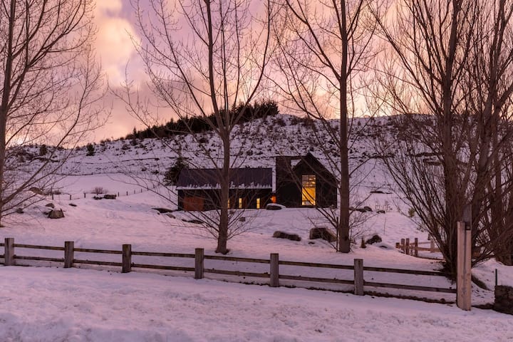 Two Barns - Luxury Design - Snow Farm NZ
