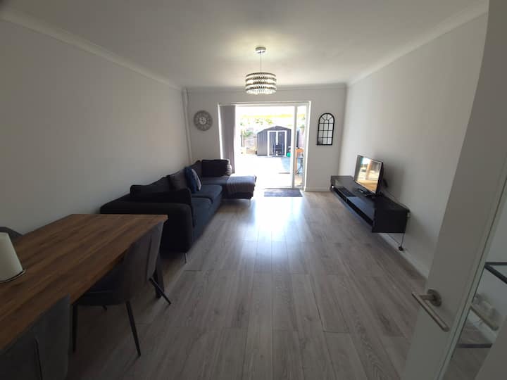 2br Home With Parking In Twickenham. - Hounslow