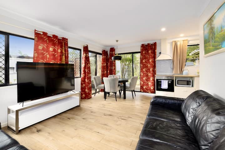 Leafy 2br Retreat W/ Pool & Parking | Daisy Hill - Gold Coast