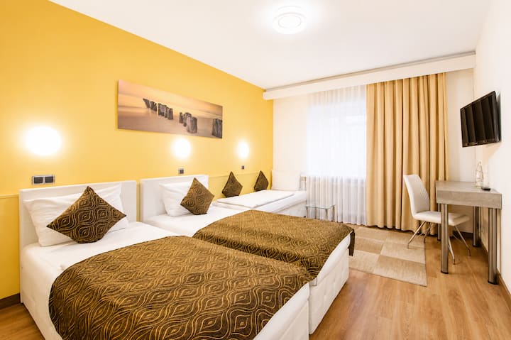Dreibettzimmer Im Hotel Rivoli | Zentral - Parken - Munich