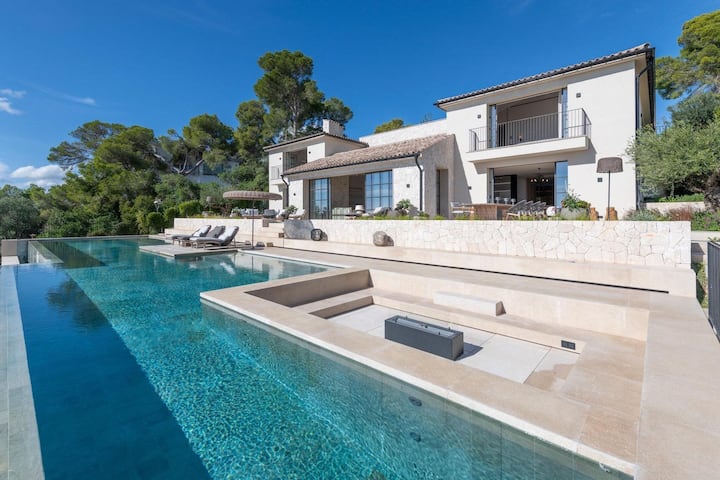 Book Your Next Vacation At Our Luxury Villa! - Santa Ponsa