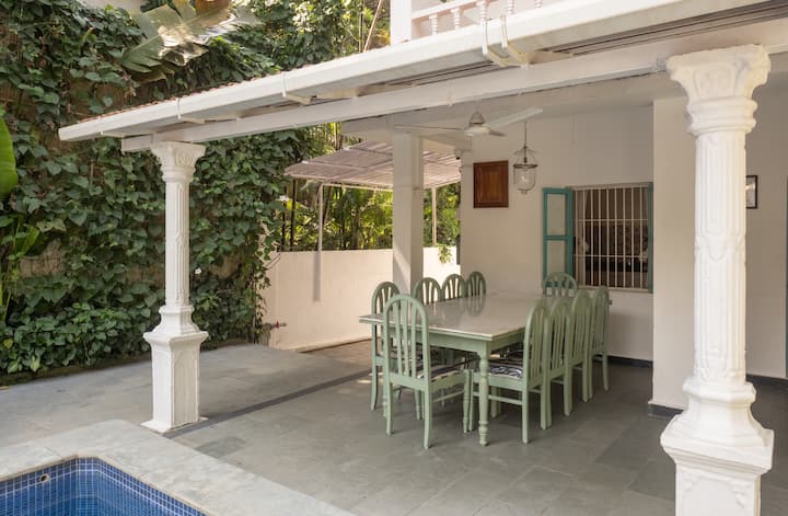 Dining area image 1