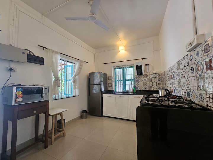 Full kitchen image 4