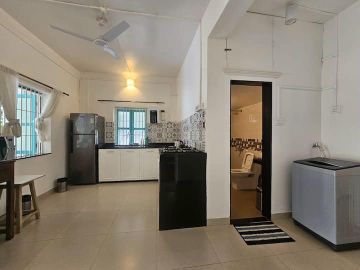 Full kitchen image 1