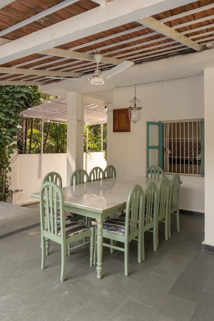 Dining area image 2