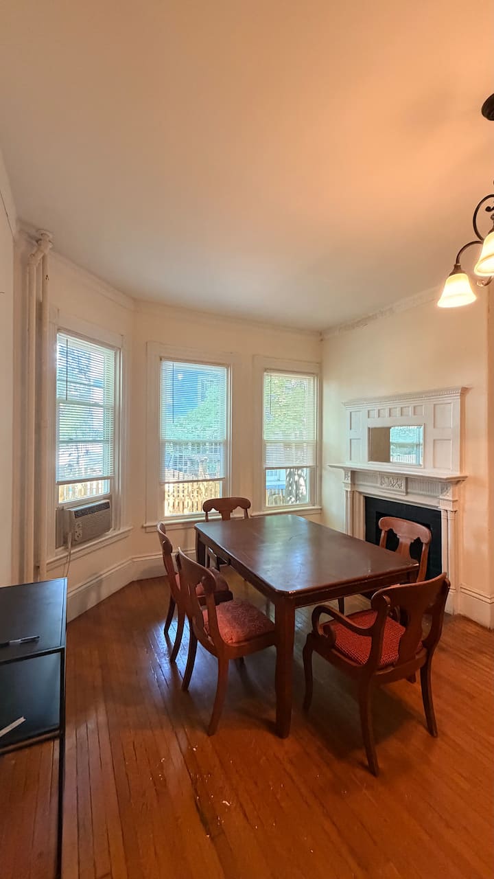 Bright 1br With Spacious Living Room  Somerville - 薩默維爾