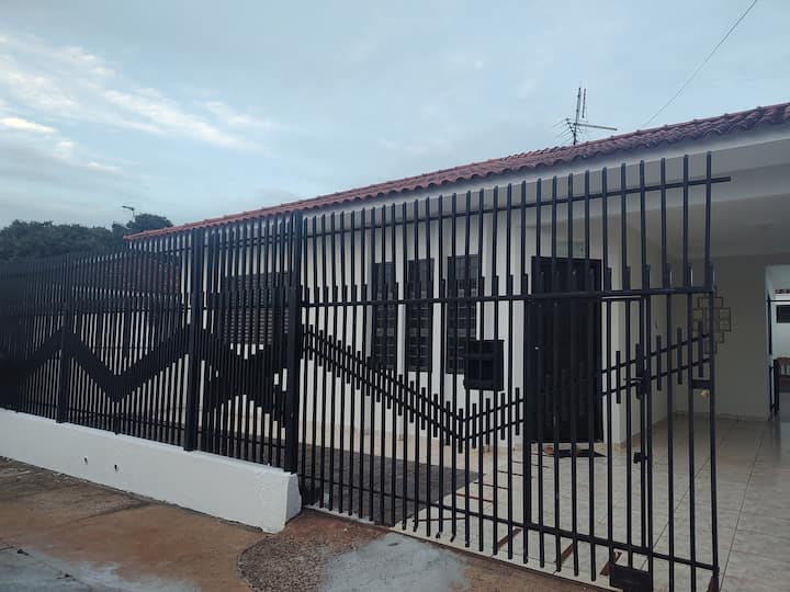 Casa Com 3 Quartos - Maringá
