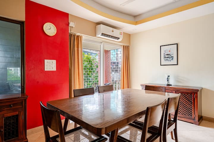 Dining area image 1