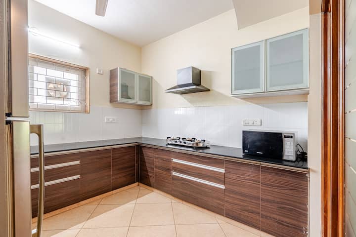 Full kitchen image 1