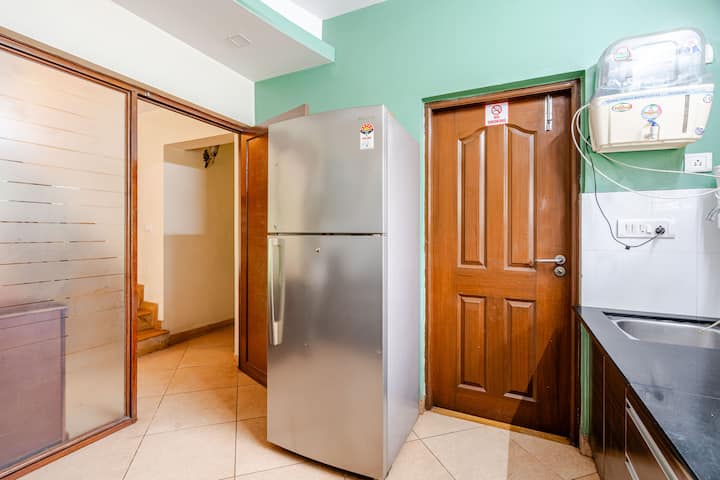 Full kitchen image 2