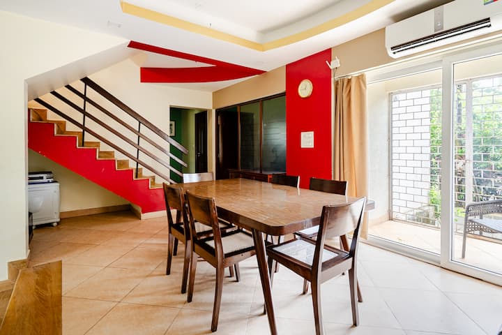 Dining area image 3