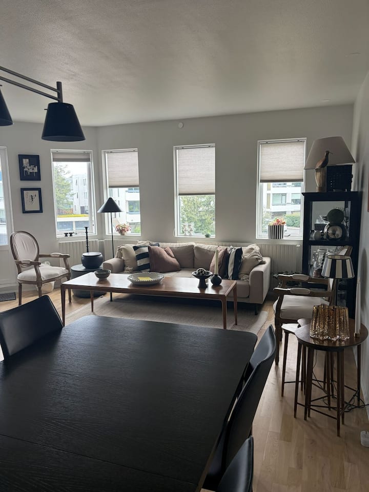 Charming Vesturbær Home | Seaside & Downtown - Reykjavík