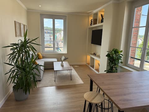 Top Airbnb: Cozy, renovated apartment • 2 bedrooms • Sens in Sens