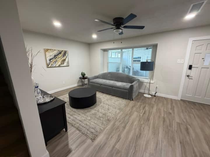 Parkside Retreat | Near At&t Stadium & Globe Life - Grand Prairie, TX