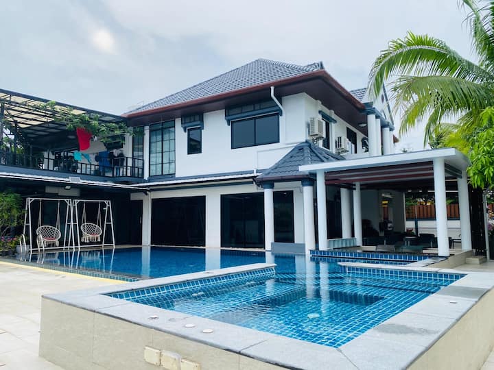 Modern 5-bed Pool Villa - Changwat Phuket