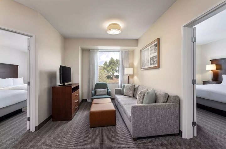 Modern 2 Br Hotelkitchensuite W/ Parking&breakfast - Carlsbad, CA
