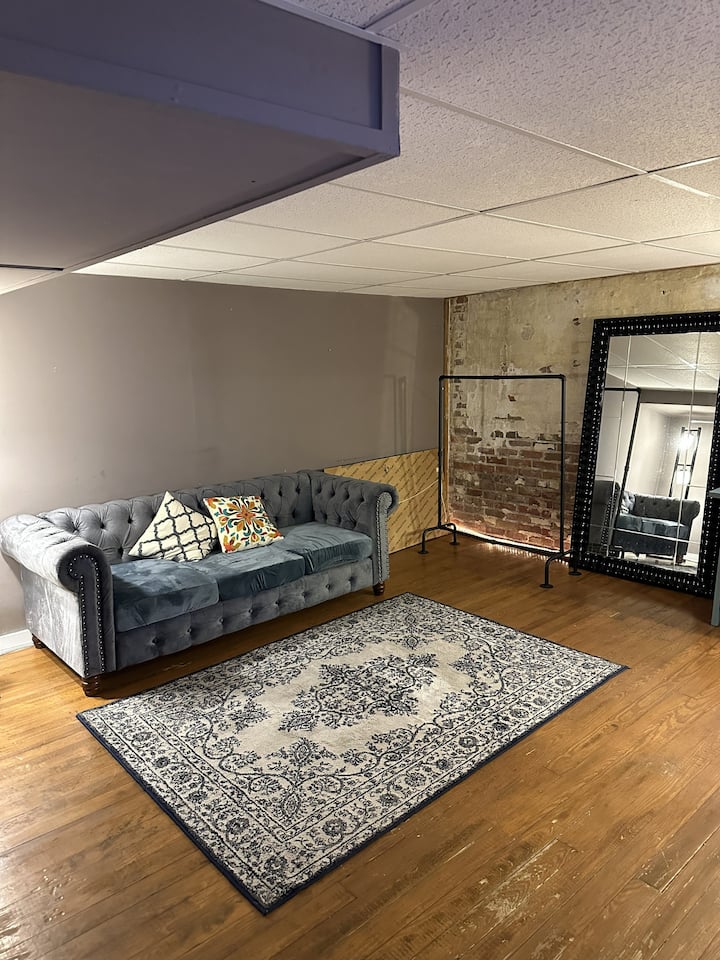 Private 1bed/1bath Garden Level - Springfield, IL