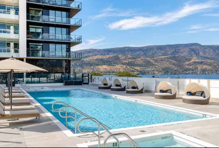 Eli | Luxury Waterfront Downtown 1 Bedroom Condo - Kelowna