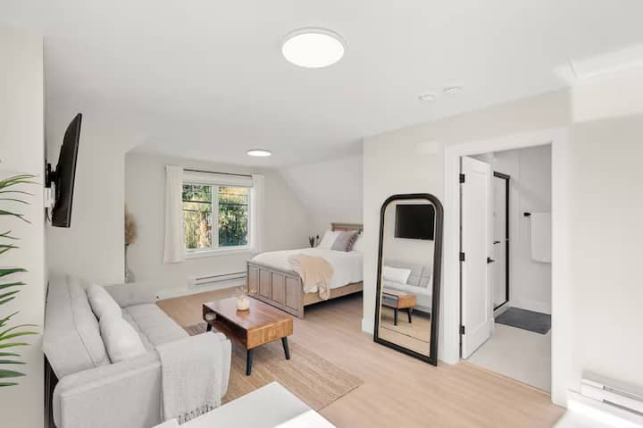 Entire Guesthouse In Langley, Canada - Aldergrove