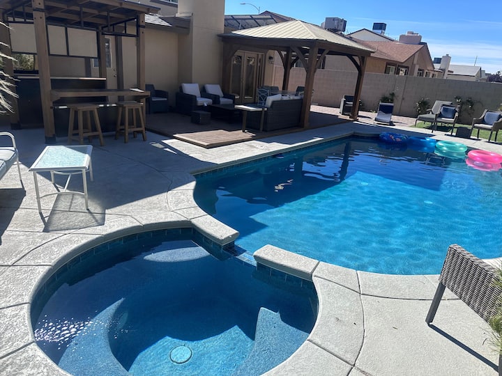 Backyard Oasis, Heated Pool/spa, Bbq, Cov Pergola, Away From Dwtn Noise - Las Vegas, NV