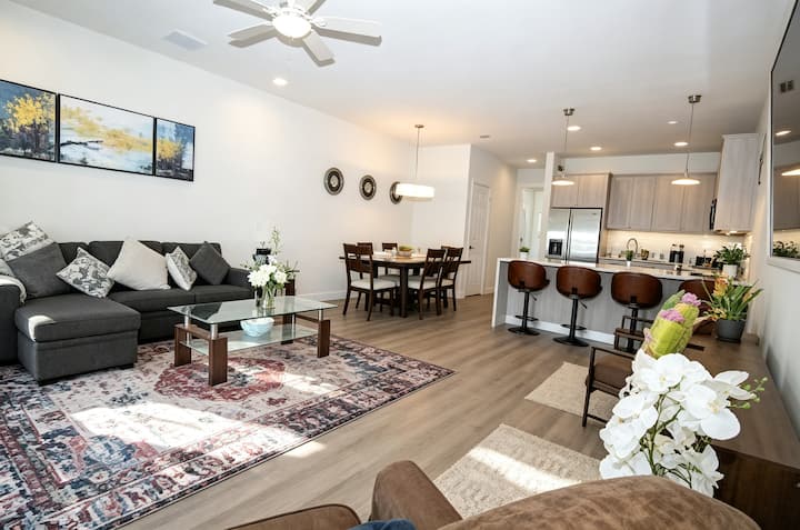 2br/2ba With Parking & Peaceful Vibes - Seattle, WA