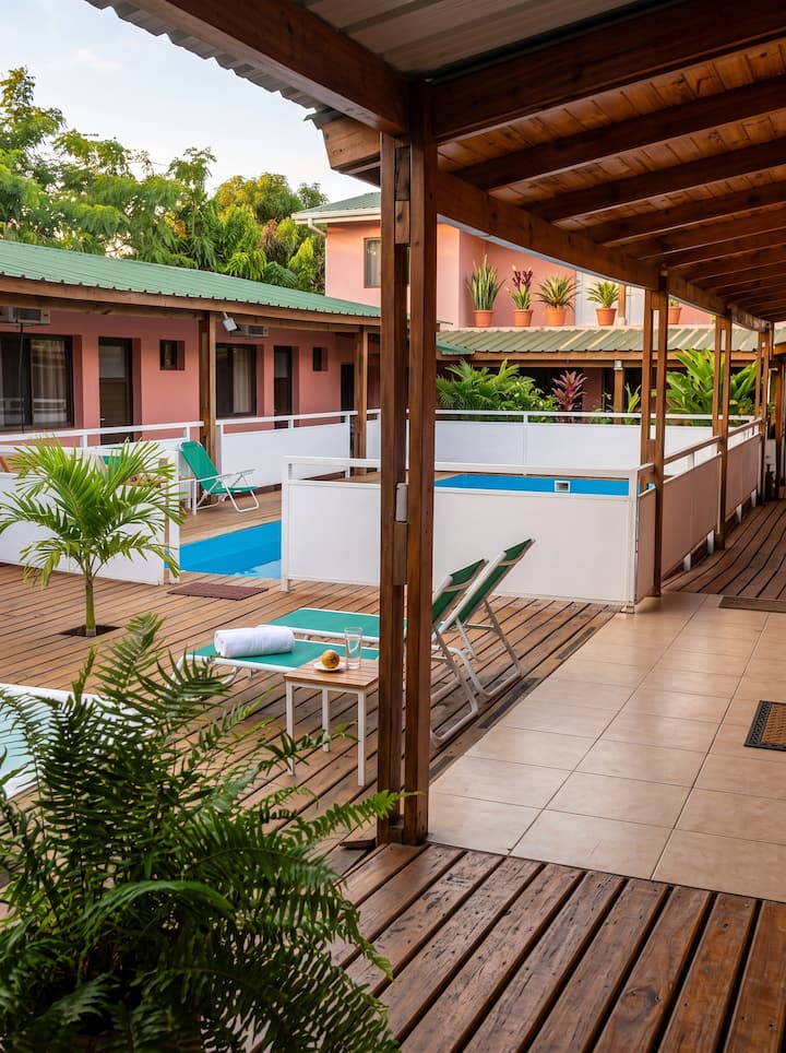 Habitacion Puerto Iguazu Con Piscina Y Desayuno - Puerto Iguazú