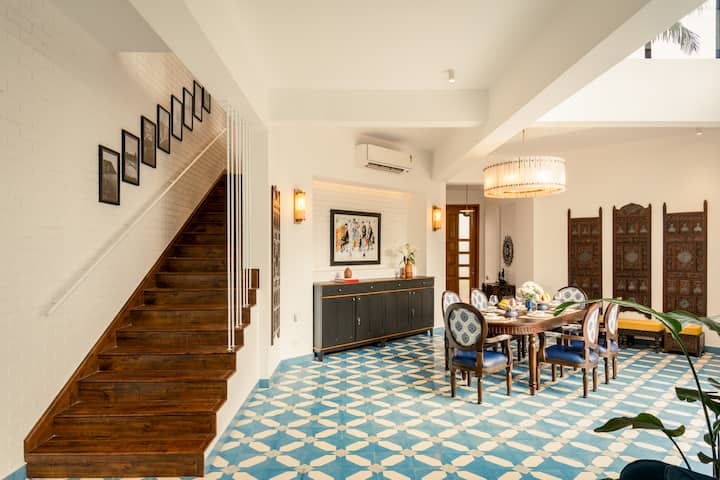 Dining area image 3
