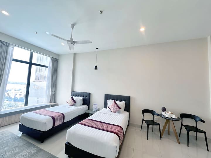 Best Deal/8 Twin Rooms/up To 16 Guests/room Only - Phnom Penh