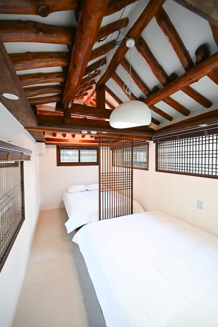 Mapo Hanok | 4br · 3 Showers & 3 Wcs · Sleeps 11 - Seoul