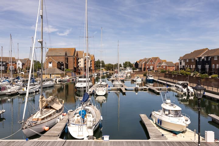 Harbourside Haven - With Glorious Marina Views - Eastbourne