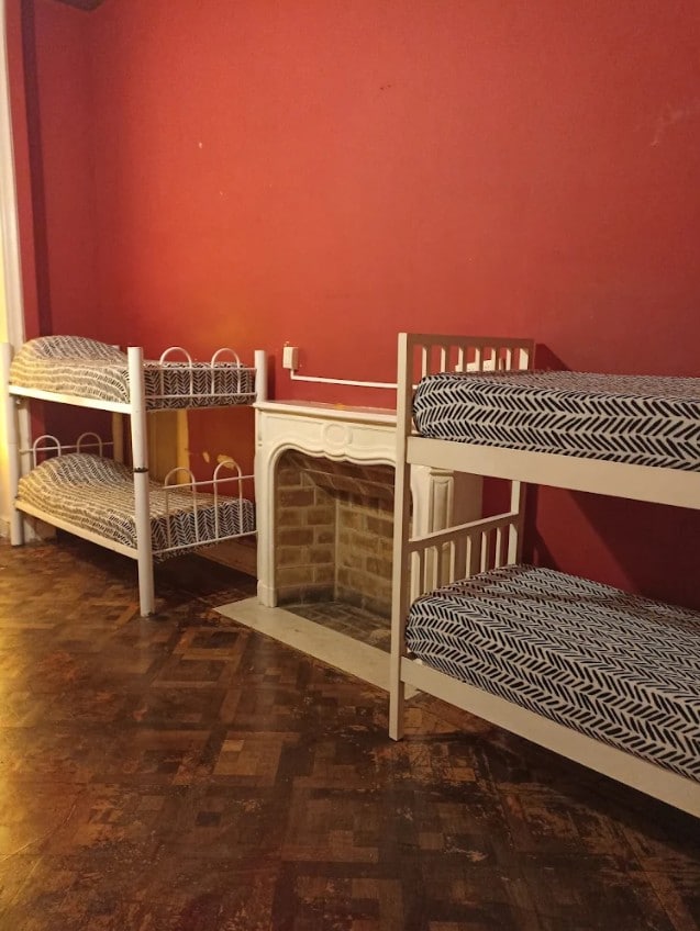 Estudio con dos camas y dos baños