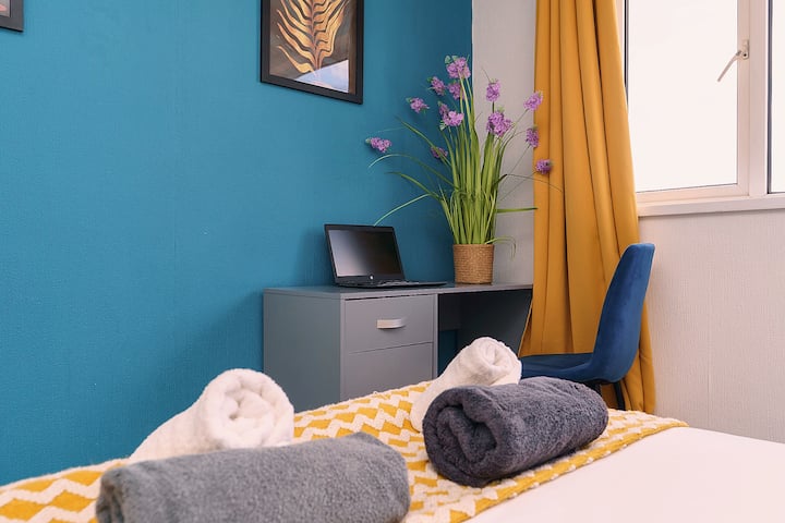 Portsmouth Escape | Hot Tub & Private Parking - Southsea