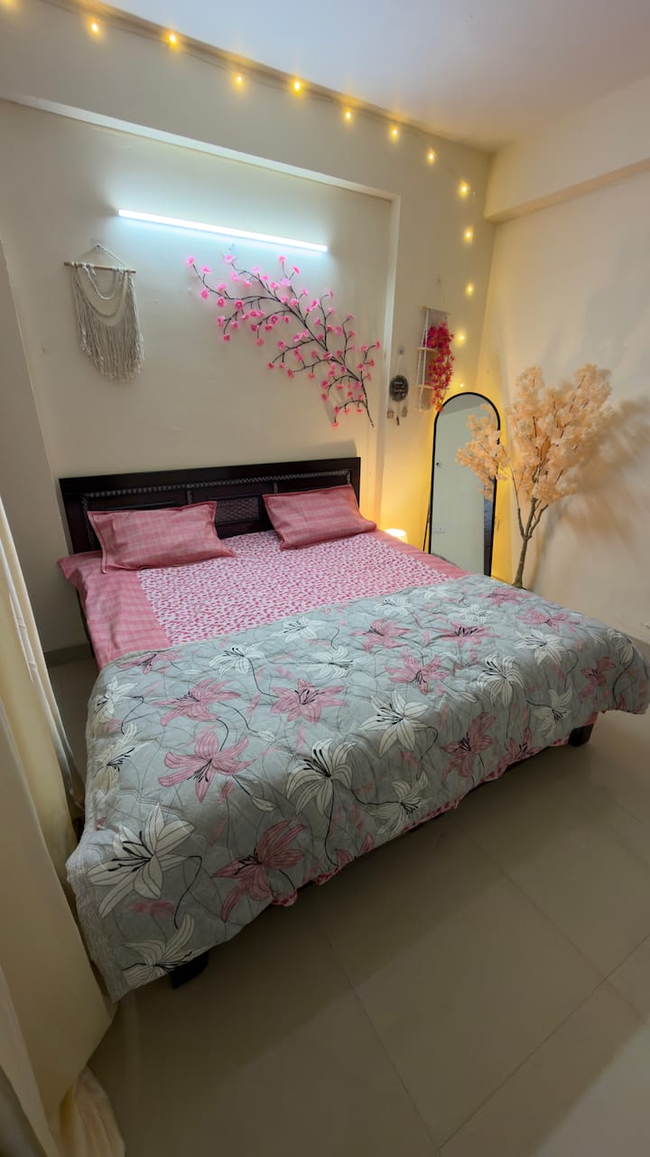 Floral Retreat |Near Amrita Hospital - ファリダバド