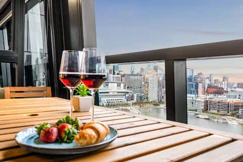 Popular Airbnb listing: Stunning 3BR | 3 Bath | Pool | 2 Car Parks | Views in Docklands